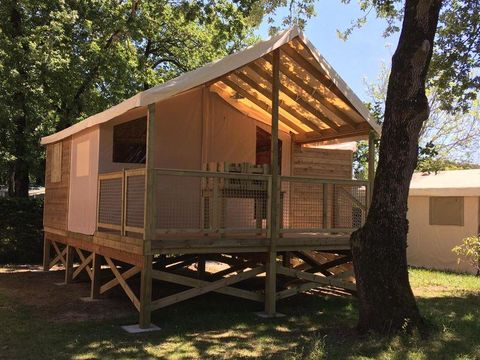 Tente en toile et en bois 5 personnes - C- Lodge pilotis - 2 chambres 24m² avec terrasse couverte