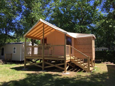 Tente en toile et en bois 5 personnes - C- Lodge pilotis - 2 chambres 24m² avec terrasse couverte