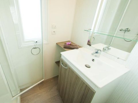 MOBILHOME 4 personnes - ECO Mobil home 2ch. LUDISIA (de + 10 ans) 24 m² + Terrasse semi-couverte 4 pers