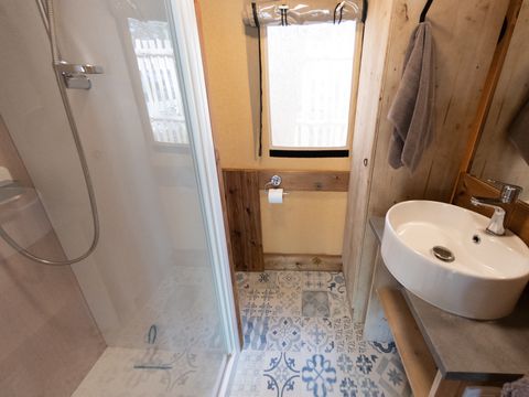 TENTE 5 personnes - Tente 2ch. GIROFLEE (2023) 32 m² + Terrasse semi-couverte 4/5 pers