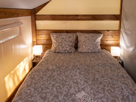 Tente en toile et en bois 5 personnes - Tente 2ch. GENET (2023) 21m² + terrasse semi-couverte 4/5 pers