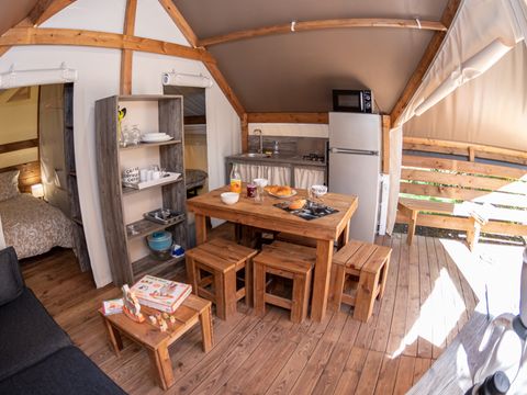 Tente en toile et en bois 5 personnes - Tente 2ch. GENET (2023) 21m² + terrasse semi-couverte 4/5 pers