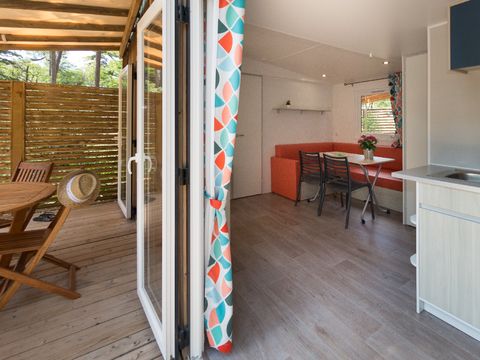 MOBILHOME 6 personnes - CONFORT Mobil home 2ch. CATLEYA (2017) 27m² + Terrasse semi-couverte, séjour [dimanche/dimanche