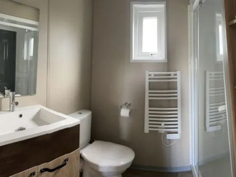 CHALET 2 personnes - Chalet Studio avec lit queen size et terrasse couverte