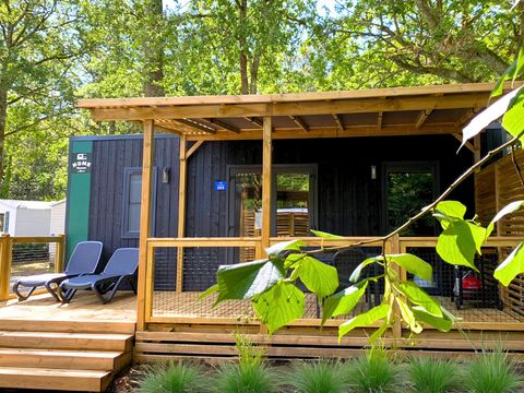 Mobilhome 6 personnes - Homeflower Premium 35m² - 3 chambres - Terrasse semi-couverte - TV - Lave-vaisselle - Plancha - Clim - Draps inc