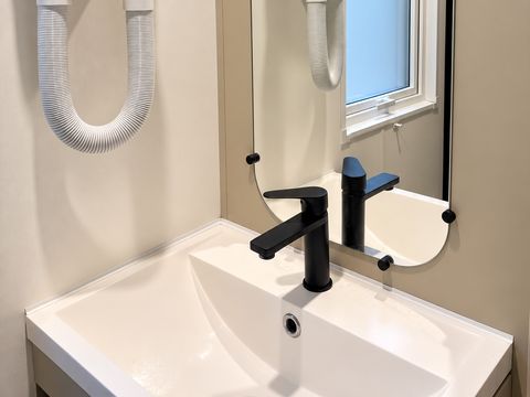 Mobilhome 6 personnes - Homeflower Premium 35m² - 3 chambres - Terrasse semi-couverte - TV - Lave-vaisselle - Plancha - Clim - Draps inc