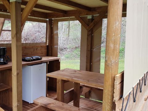 Insolite 4 personnes - BIVOUAC (Sans sanitaires) + tente au sol