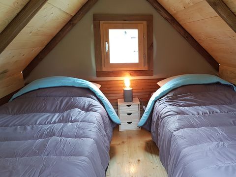 Insolite 4 personnes - BIVOUAC (Sans sanitaires) + tente au sol
