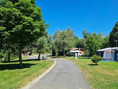 Camping Le Saint Eloy - Camping Puy-de-Dôme - Image N°2