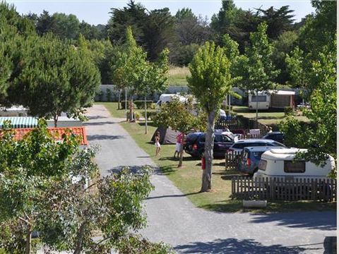 Emplacement - Forfait 2 : emplacement + 1 véhicule + électricité 6 A