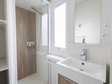 MOBILHOME 4 personnes - MALAGA 27m² - 2 chambres avec terrasse bois semi couverte.