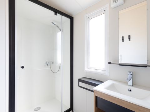 MOBILHOME 4 personnes - BAHIA BOIS 29m²  - 2 chambres avec une terrasse bois couverte et une terrasse solarium