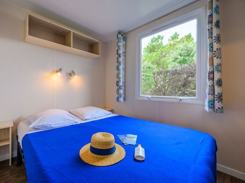 MOBILHOME 4 personnes - LOISIR CONFORT 2 ch. 4 pers. - 25m2 - terrasse parasol