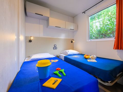 MOBILHOME 5 personnes - COTTAGE CONFORT 2 ch. 4/5 pers. - 30m2 - terrasse couverte