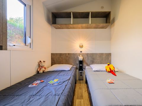 Mobilhome 8 personnes - SIGNATURE - PRESTIGE - 4 chambres - 40m2 - Terrasse couverte