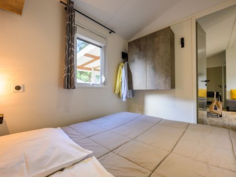 Mobilhome 8 personnes - SIGNATURE - PRESTIGE - 4 chambres - 40m2 - Terrasse couverte