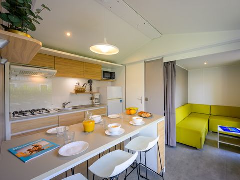 MOBILHOME 5 personnes - D/COTTAGE CONFORT 2 ch. 4/5 pers. - 30m2 - terrasse parasol