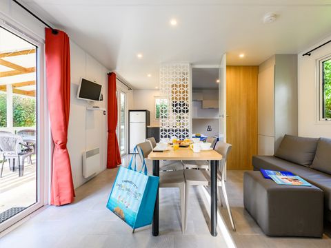 MOBILHOME 5 personnes - D/ COTTAGE CONFORT 2 ch. 4/5 pers. - 30m2 - terrasse couverte