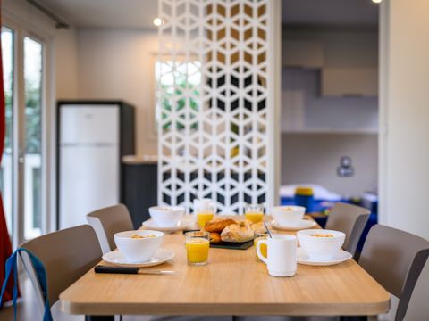 Mobilhome 4 personnes - SIGNATURE - CONFORT - PLUS - 2 chambres - 30m2 - Terrasse couverte