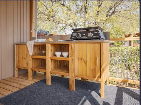 Mobilhome 8 personnes - Mobil-home | Premium | 4 Ch. | 8 Pers. | Terrasse Lounge | Outdoor kitchen | 2 SDB | Clim. | TV