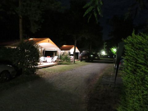 Tente en toile et en bois 5 personnes - Le Lodge Canada 2ch. 5 pers