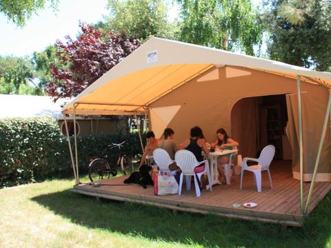 Tente en toile et en bois 5 personnes - Le Lodge Canada 2ch. 5 pers