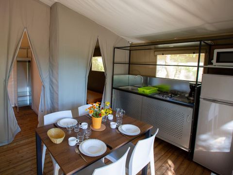 Tente en toile et en bois 5 personnes - Le Lodge Oulébo 2ch. 5 pers