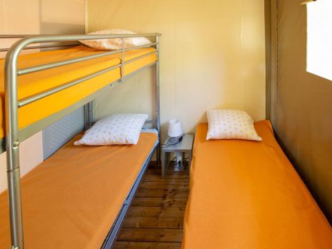 Tente en toile et en bois 5 personnes - Le Lodge Oulébo 2ch. 5 pers