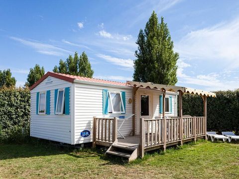 BUNGALOW 6 personnes - Mobil-home | Classic | 2 Ch. | 4/6 Pers. | Terrasse surélevée BUNGALOW 6 personnes - Mobil-home | Classic | 2 Ch. | 4/6 Pers. | Terrasse surélevée