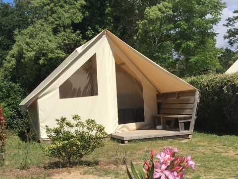 TENTE 4 personnes - Tente Lodge Junior sans sanitaire, avec point d'eau froide evier cuisine 4 pers