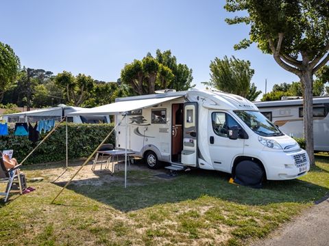 Emplacement - Forfait 2 : emplacement 1 voiture électricité 6 Ampères
