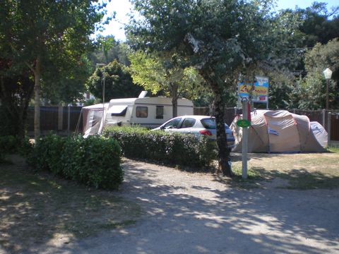 Emplacement - Forfait 2 : emplacement 1 voiture électricité 6 Ampères