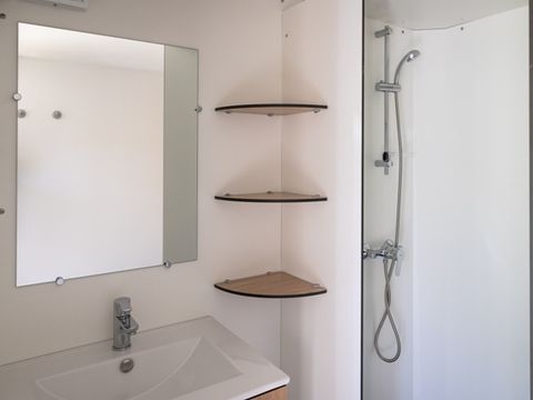 Emplacement - Forfait Premium : Forfait 2 avec sanitaire + cuisine individuelle