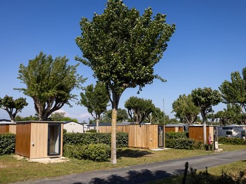 Emplacement - Forfait Premium : Forfait 2 avec sanitaire + cuisine individuelle
