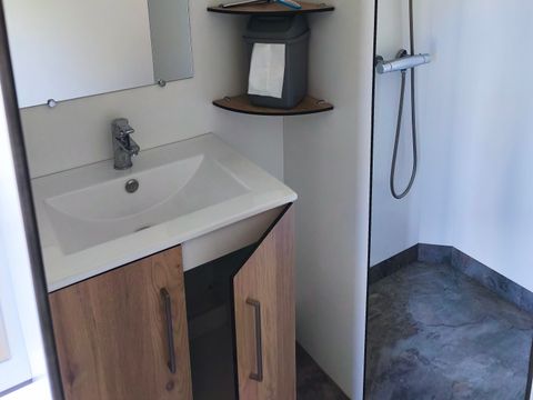 Emplacement - Forfait Premium : Forfait 2 avec sanitaire + cuisine individuelle