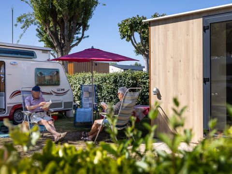 Emplacement - Forfait Premium : Forfait 2 avec sanitaire + cuisine individuelle