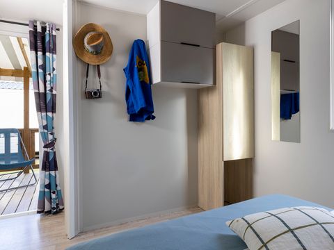 MOBILHOME 4 personnes - Mobil-home Confort 27m² - 2 chambres + Terrasse couverte + TV 4 pers