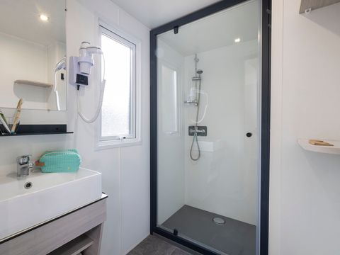 MOBILHOME 4 personnes - Homeflower Premium 29m² (2ch) + TV + LV + Terrasse couverte + Draps Inclus + CLIM + Quartier piéton 4 pers