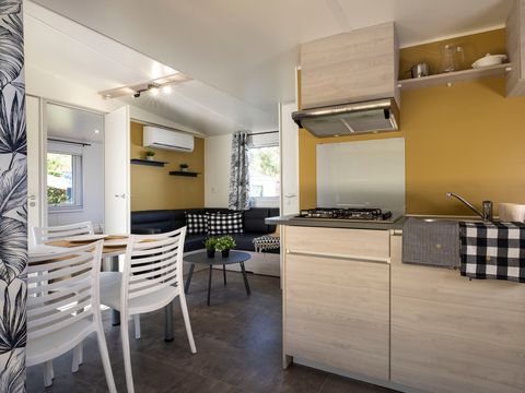 MOBILHOME 4 personnes - Homeflower Premium 29m² (2ch) + TV + LV + Terrasse couverte + Draps Inclus + CLIM + Quartier piéton 4 pers
