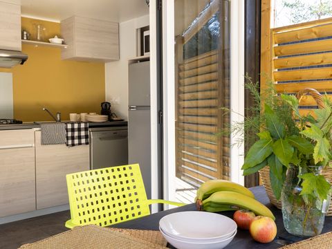 MOBILHOME 4 personnes - Homeflower Premium 29m² (2ch) + TV + LV + Terrasse couverte + Draps Inclus + CLIM + Quartier piéton 4 pers