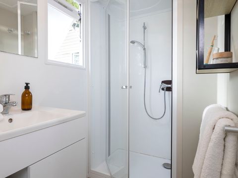 MOBILHOME 4 personnes - Mobil-home Confort 30m² - 2 chambres + Terrasse couverte + TV 4/5 pers