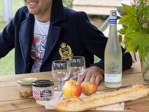 HÉBERGEMENT INSOLITE 2 personnes - Forfait Insolite :Cabadienne 8m² - 1 chambre + Frigidaire + Terrasse 1/2 pers