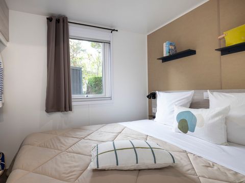 MOBILHOME 4 personnes - Homeflower Premium 29m² (2chambres) + TV + LV + Terrasse couverte + Draps inclus + Quartier piéton 4 pers