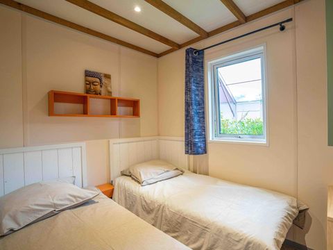 CHALET 4 personnes - Chalet Cannelle 26.5m² 2 chambres + TV + LV + Terr. couverte+ Draps + Quartier piéton + clim 4 pers