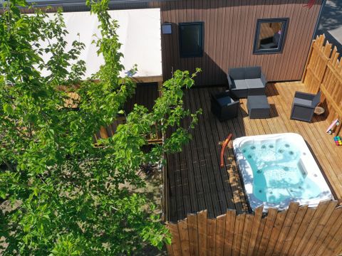 MOBILHOME 6 personnes - COTTAGE TRIO STANDING- TV- LAVE VAISSELLE- 2 SALLES D'EAU avec SPA PRIVATIF 6 pers