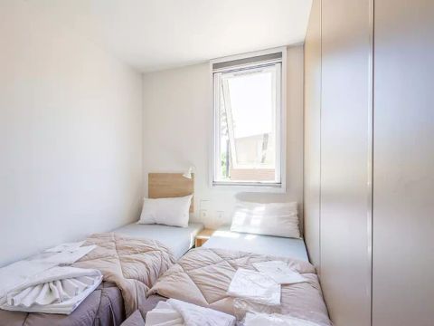 MOBILHOME 4 personnes - Mobil-home | Ultimate | 2 Ch. | 4 Pers. | Terrasse surélevée | 2 SDB | Clim. | TV