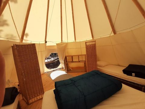 HÉBERGEMENT INSOLITE 10 personnes - Lakota camp