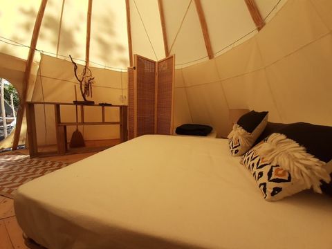 HÉBERGEMENT INSOLITE 10 personnes - Lakota camp