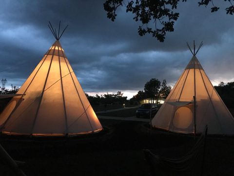 HÉBERGEMENT INSOLITE 10 personnes - Lakota Camp