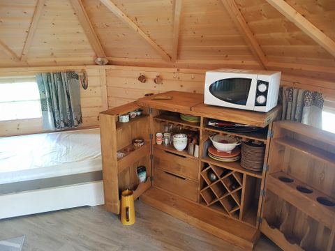 HÉBERGEMENT INSOLITE 4 personnes - Refuge - Esprit cabane - Sans eau ni sanitaire 2/4 places,